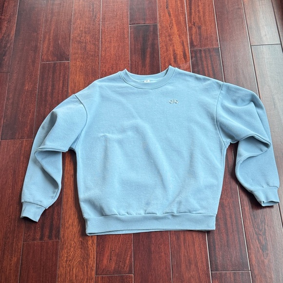 ALO Yoga Light Blue Top - Picture 2 of 5